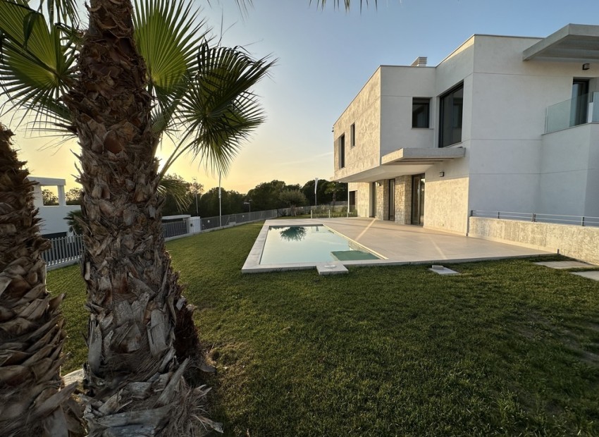 Neue Gebäude - Villa -
Finestrat