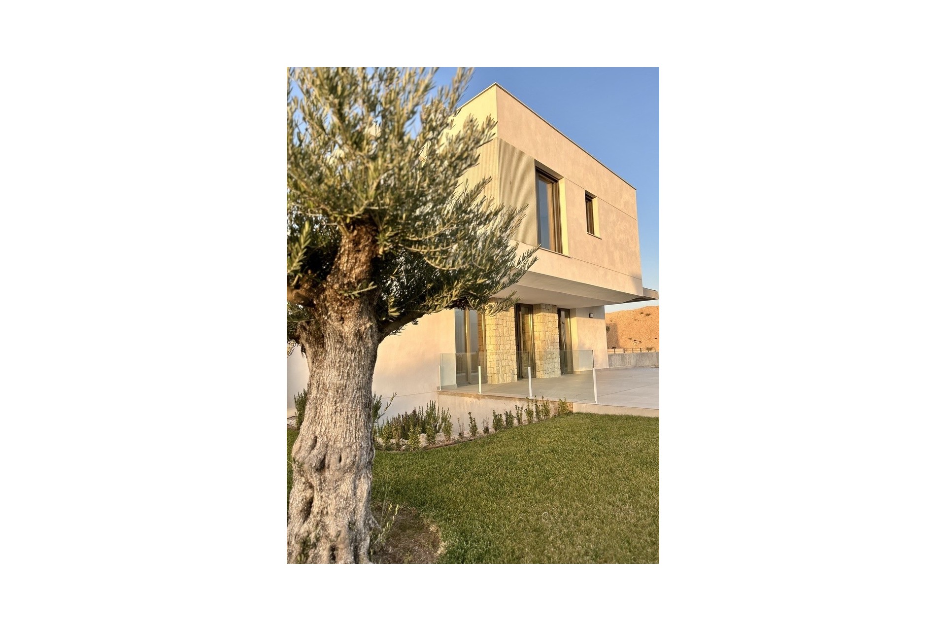 Neue Gebäude - Villa -
Finestrat