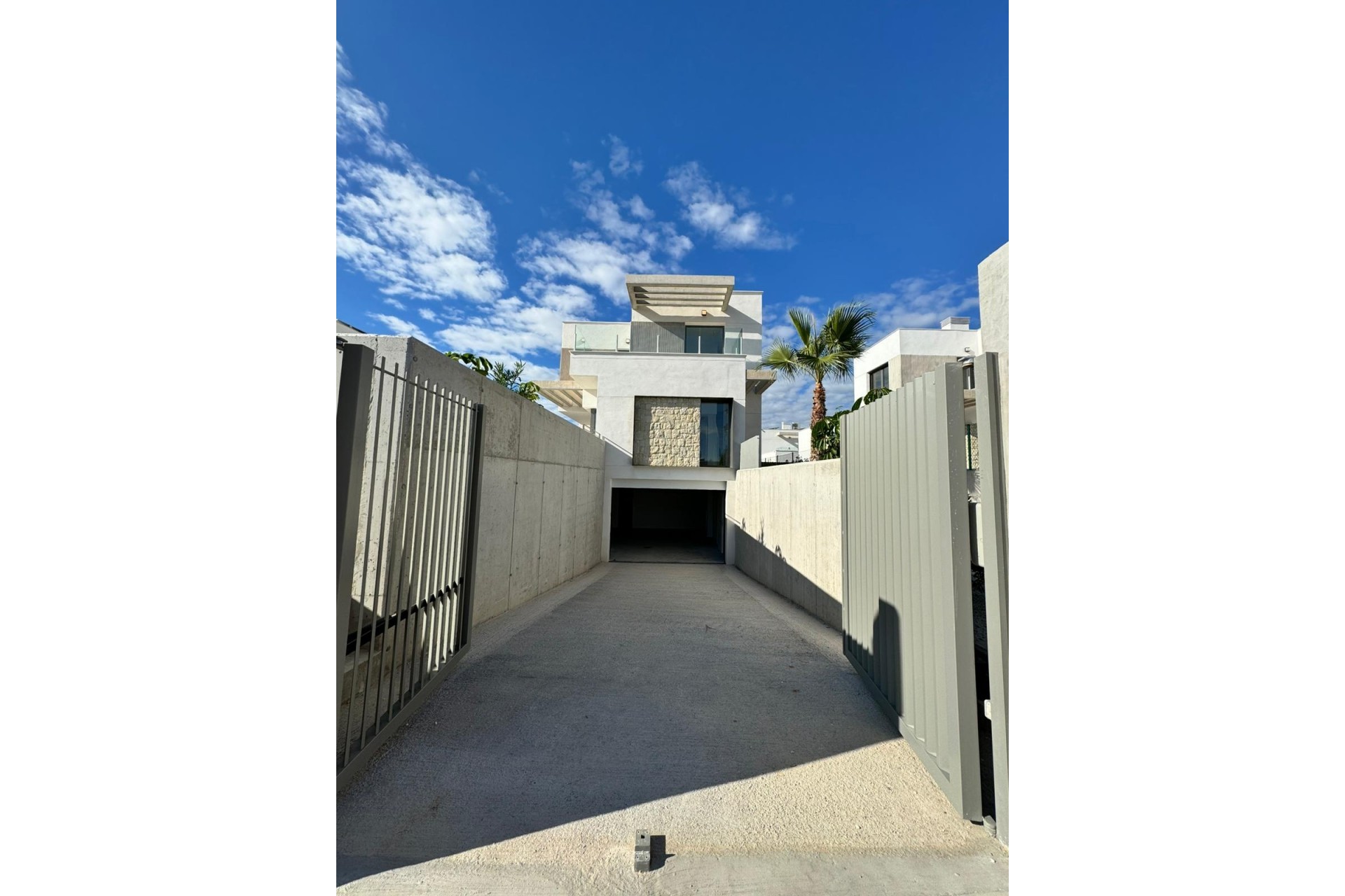 Neue Gebäude - Villa -
Finestrat