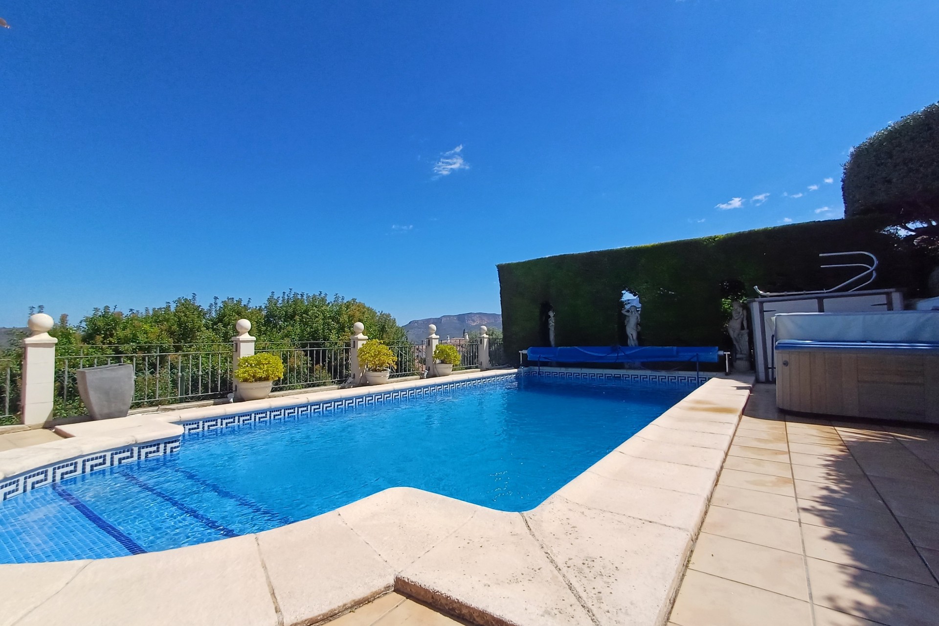 Neue Gebäude - Villa -
Gata de Gorgos