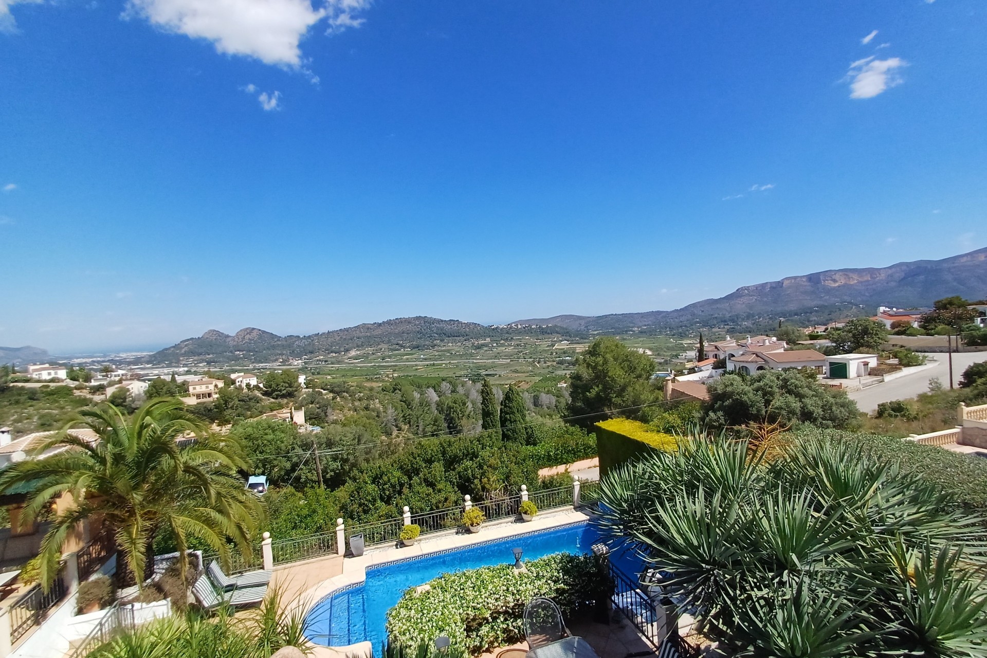 Neue Gebäude - Villa -
Gata de Gorgos