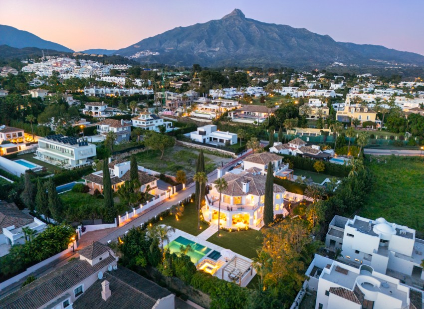 Neue Gebäude - Villa -
Marbella