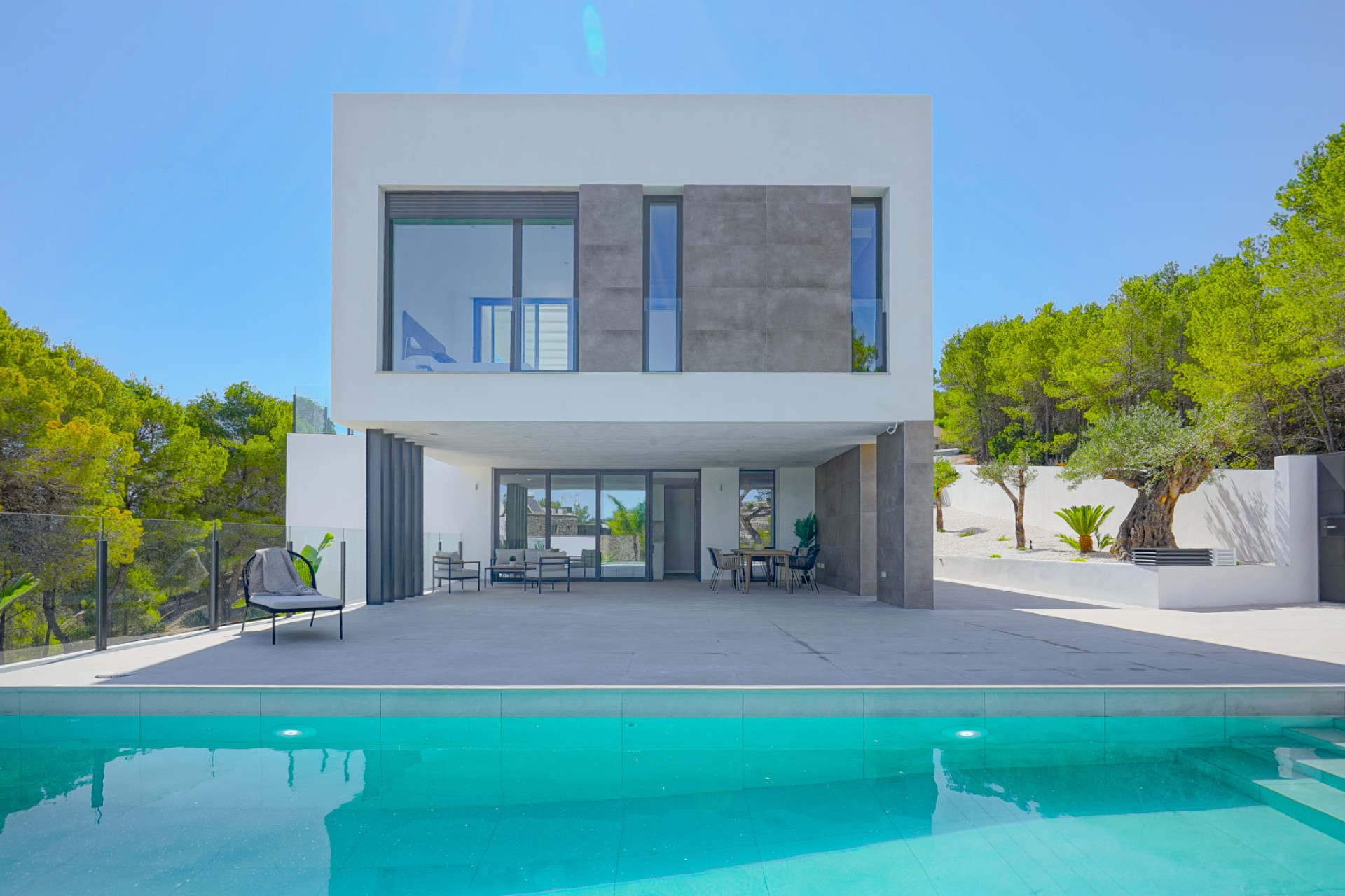 Neue Gebäude - Villa -
Moraira - Benimeit