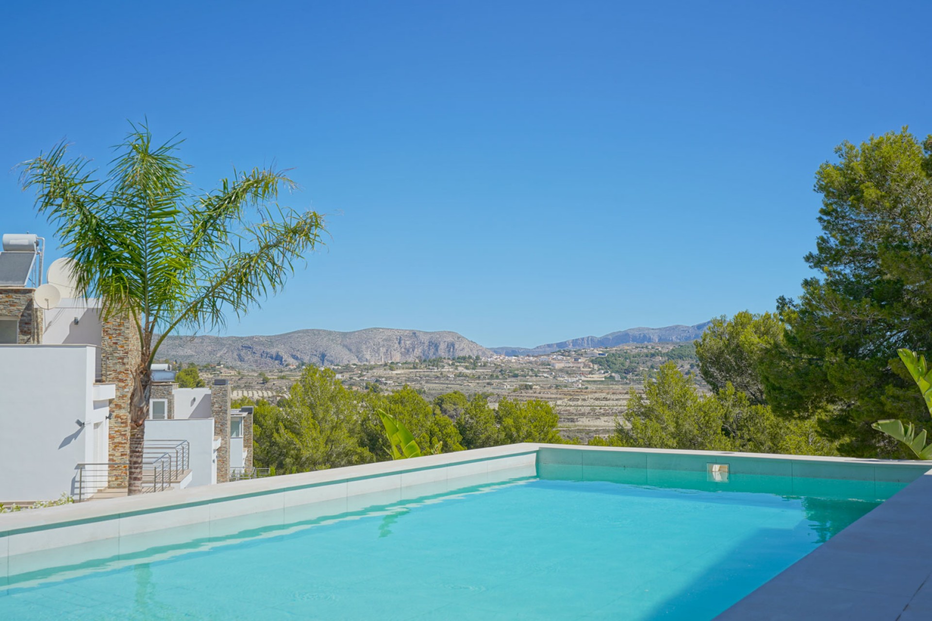 Neue Gebäude - Villa -
Moraira - Benimeit