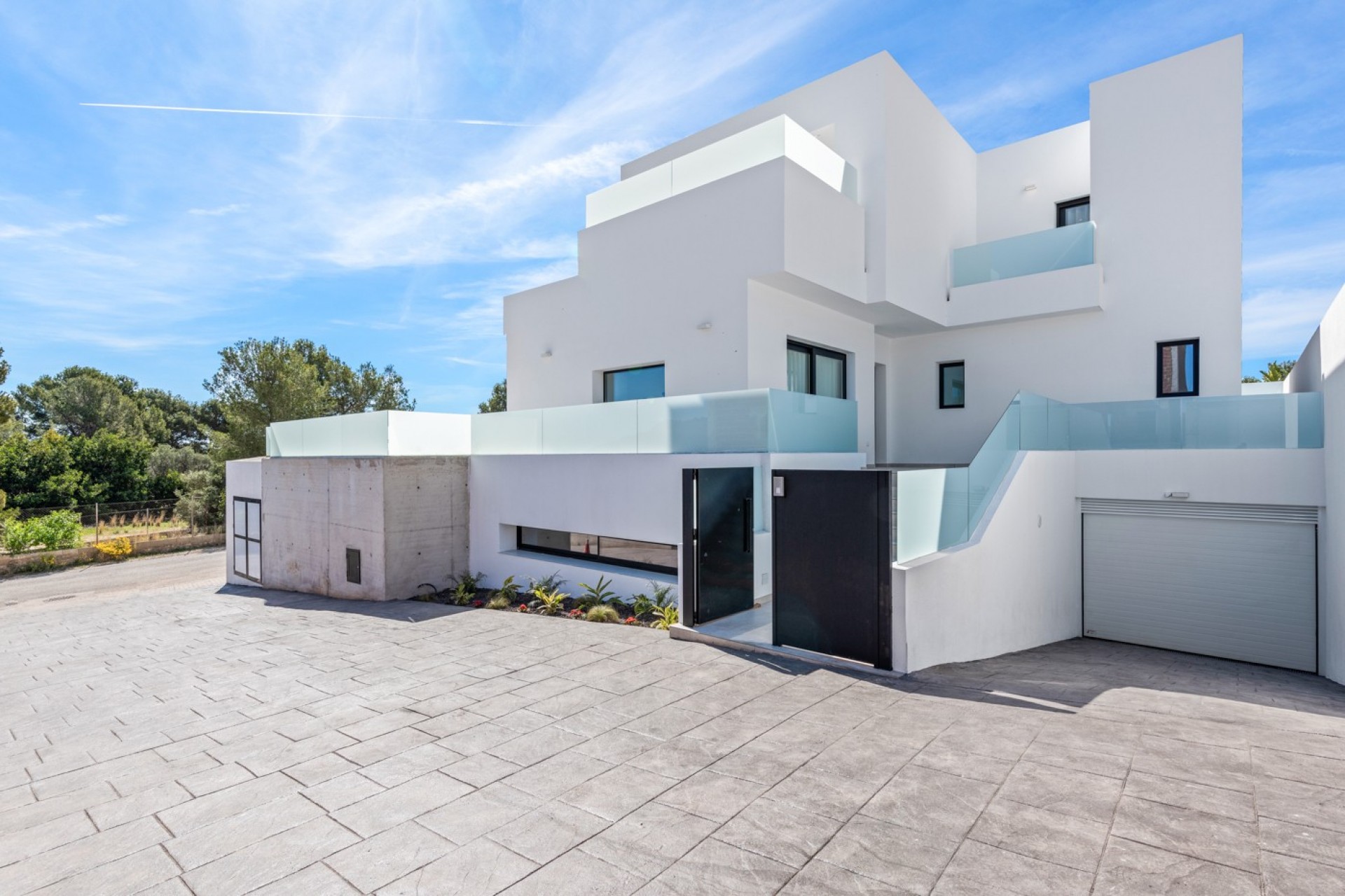 Neue Gebäude - Villa -
Polop