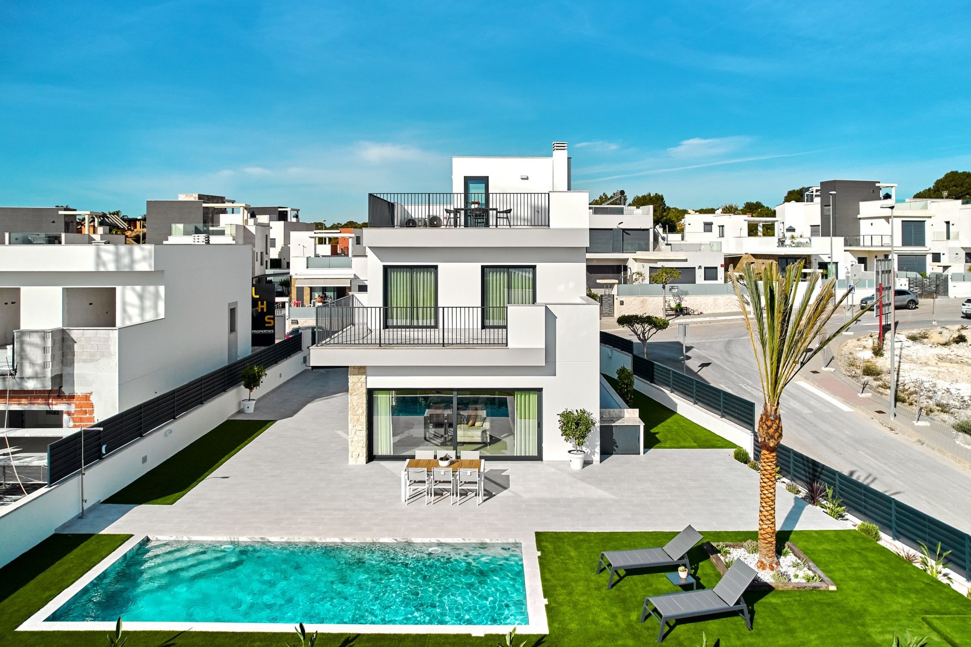 Neue Gebäude - Villa -
San Miguel de Salinas