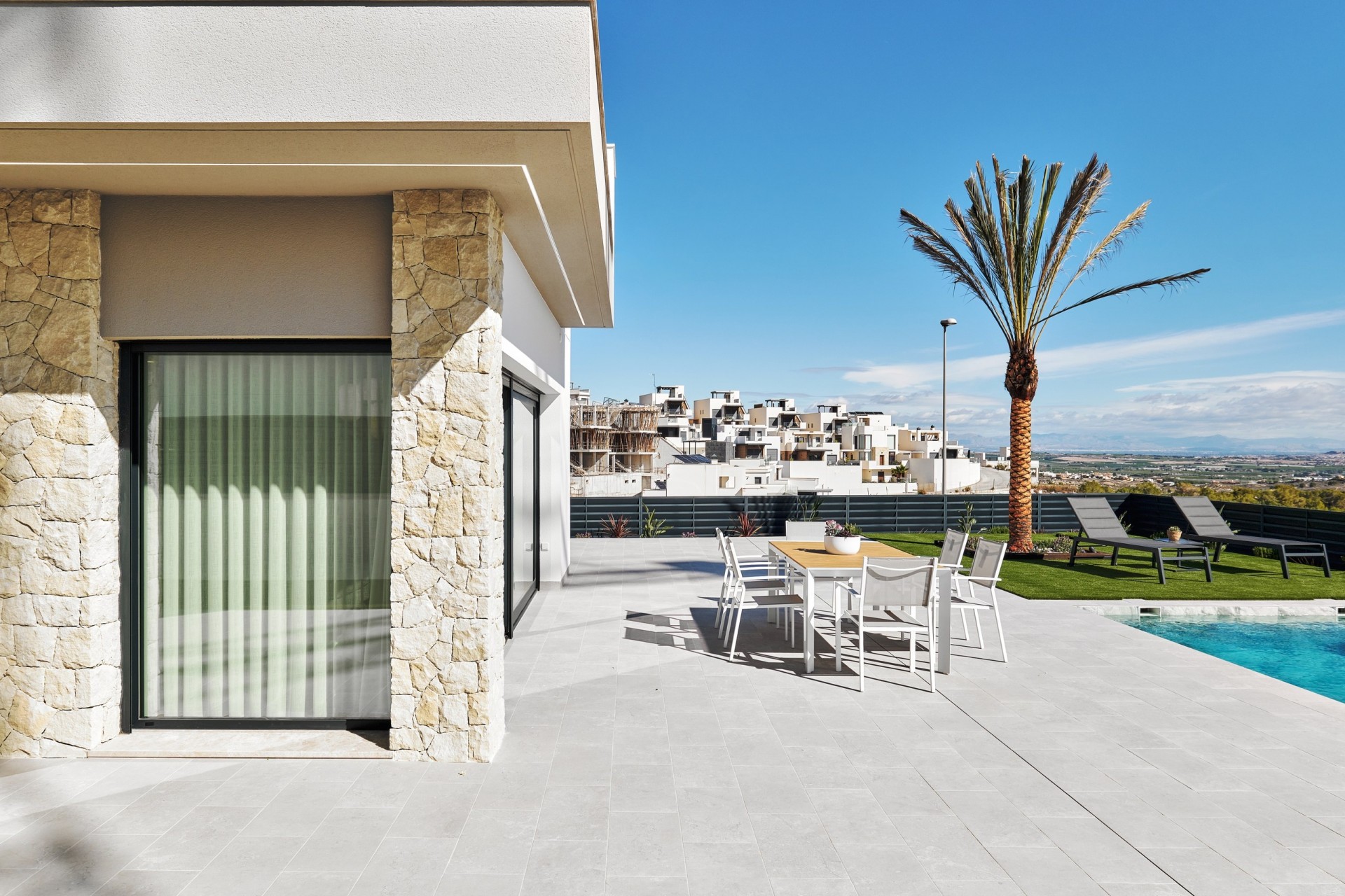 Neue Gebäude - Villa -
San Miguel de Salinas