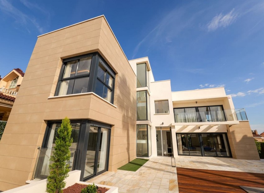 Neue Gebäude - Villa -
Torrevieja