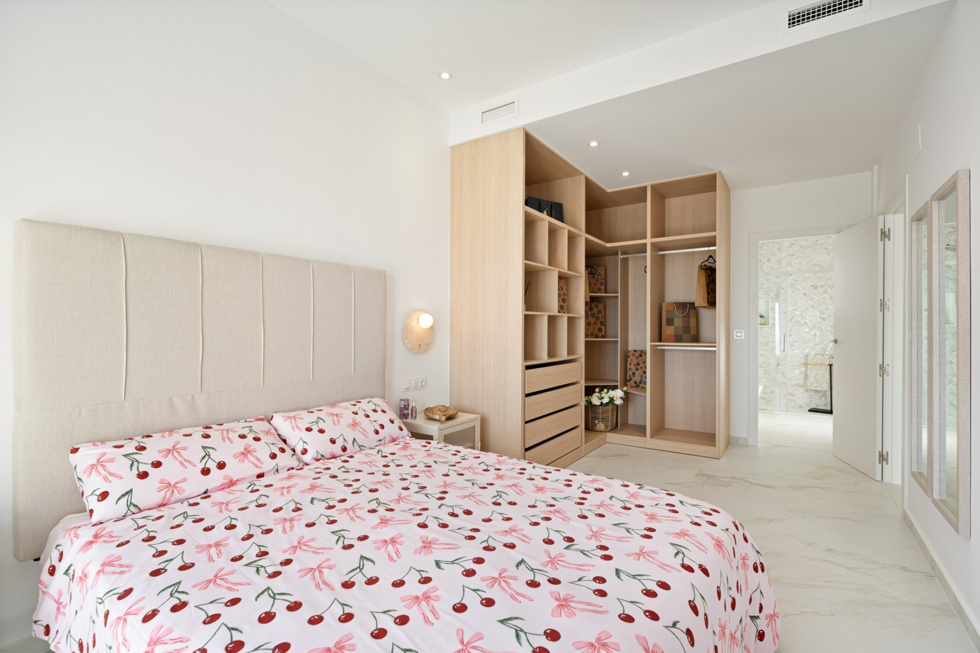 New Build - detached -
Polop