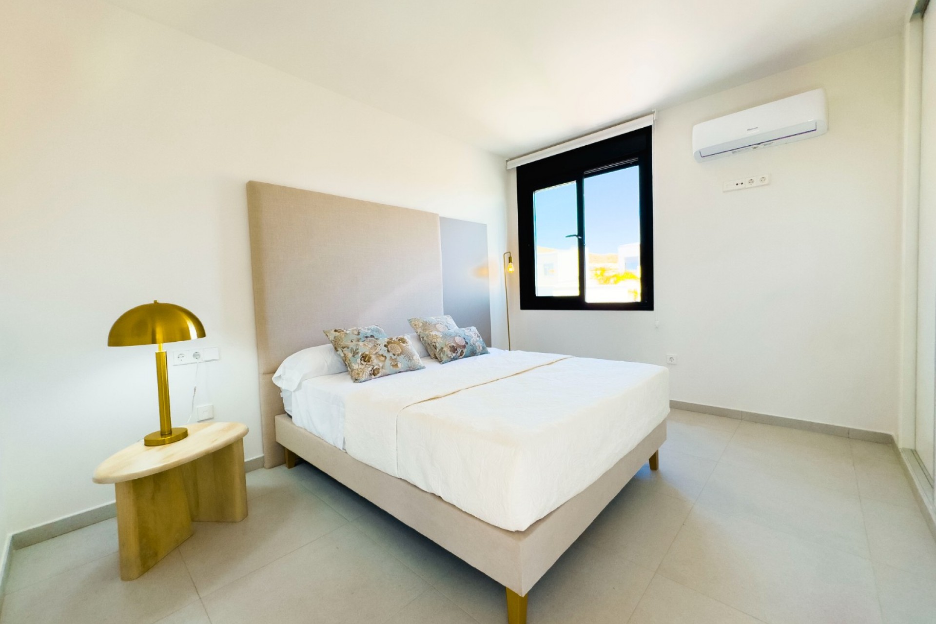 New Build - Townhouse -
Banos Y Mendigo