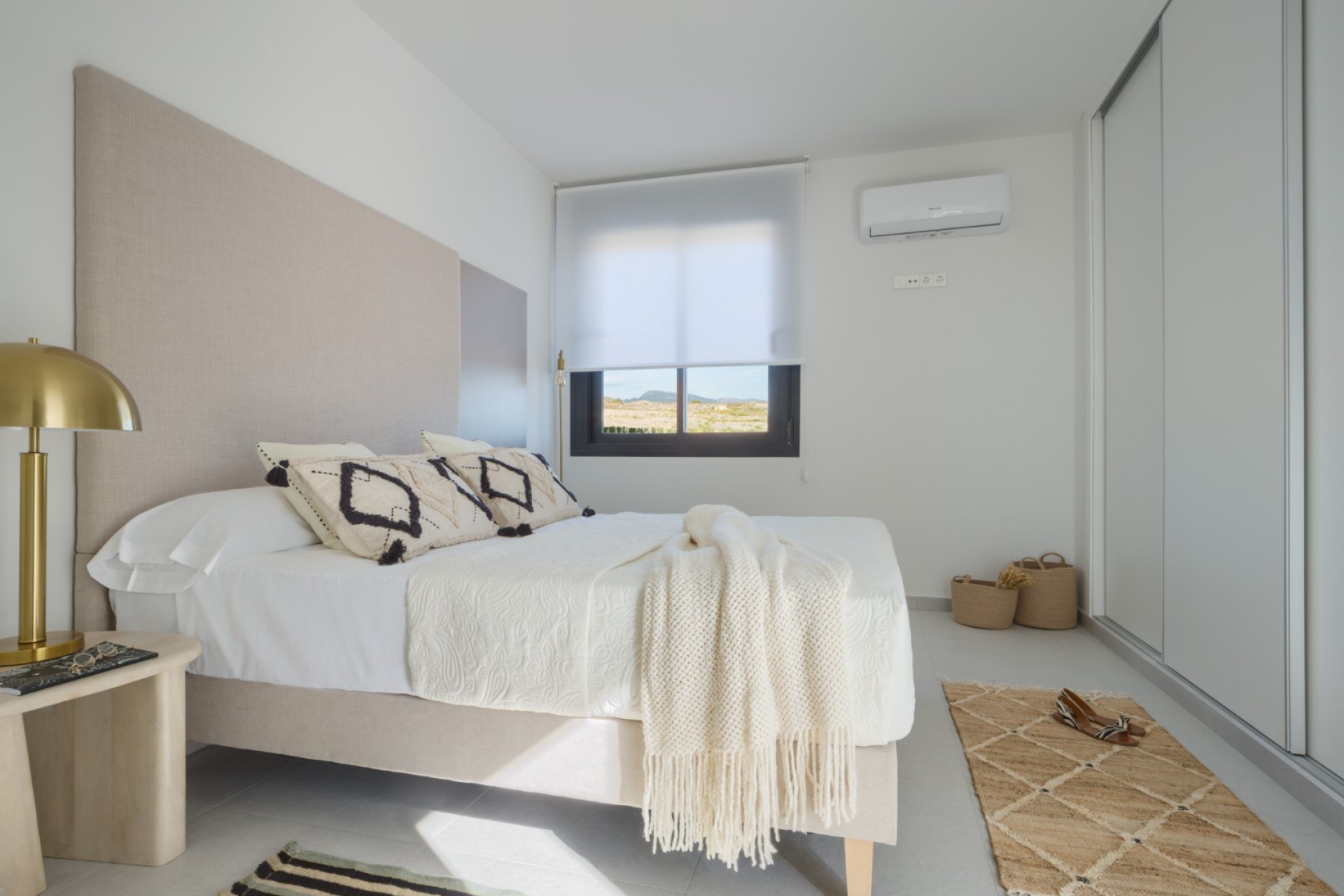 New Build - Townhouse -
Banos Y Mendigo