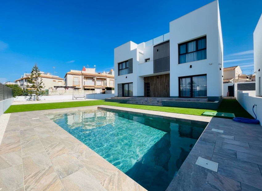 Nieuwbouw Woningen - Villa -
Torrevieja