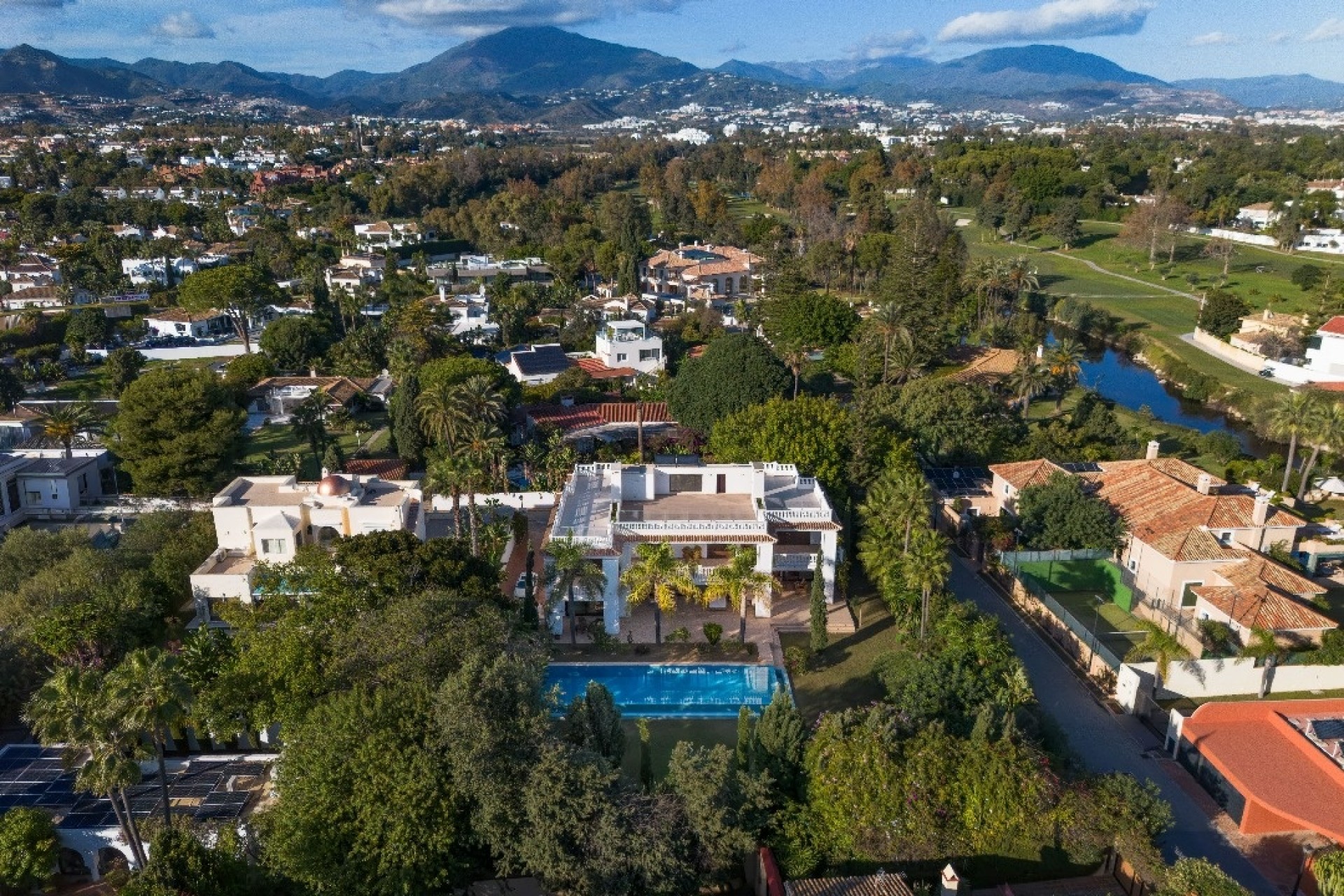 Nouvelle construction - Villa -
Estepona