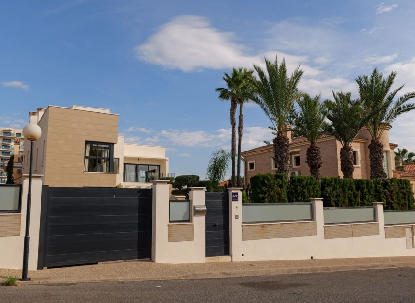 Nouvelle construction - Villa -
Torrevieja