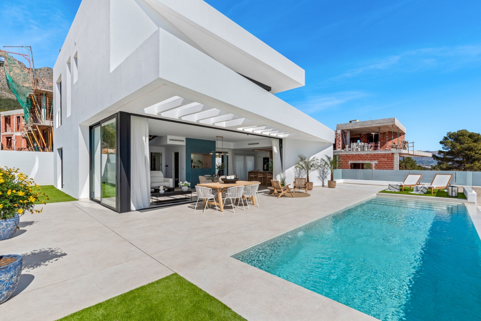 Nowe budownictwo - Willa -
Polop