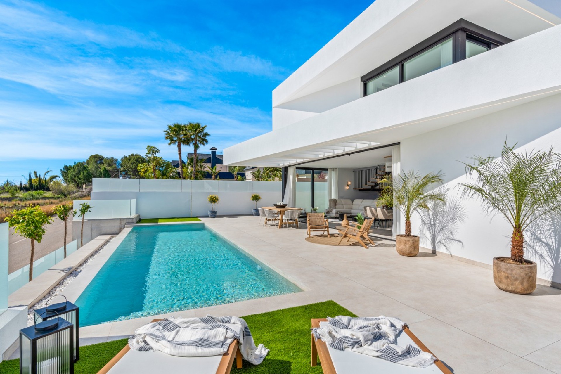 Nowe budownictwo - Willa -
Polop