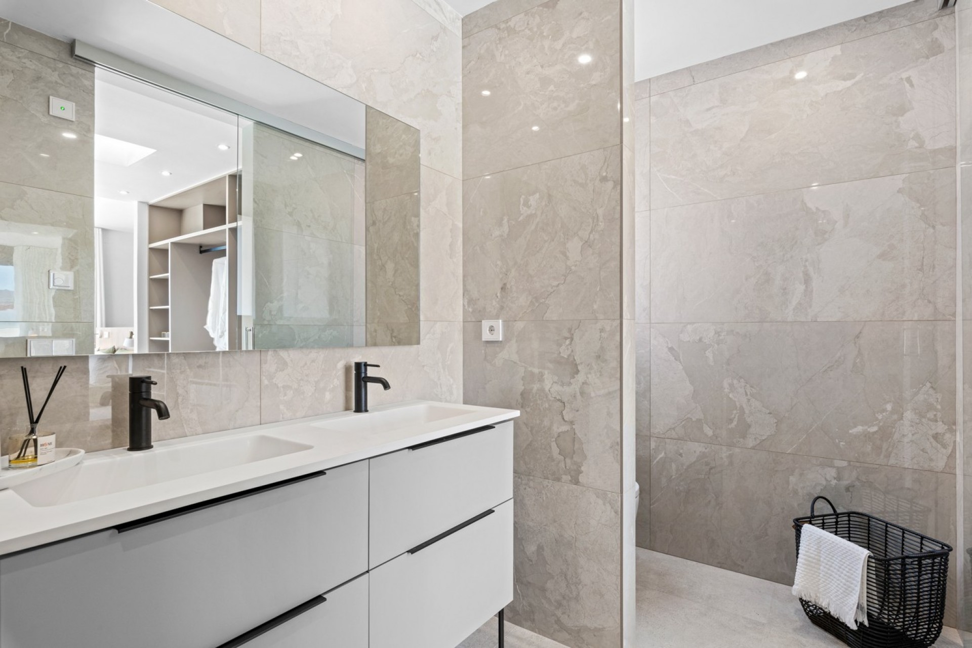 Nowe budownictwo - Willa -
Polop