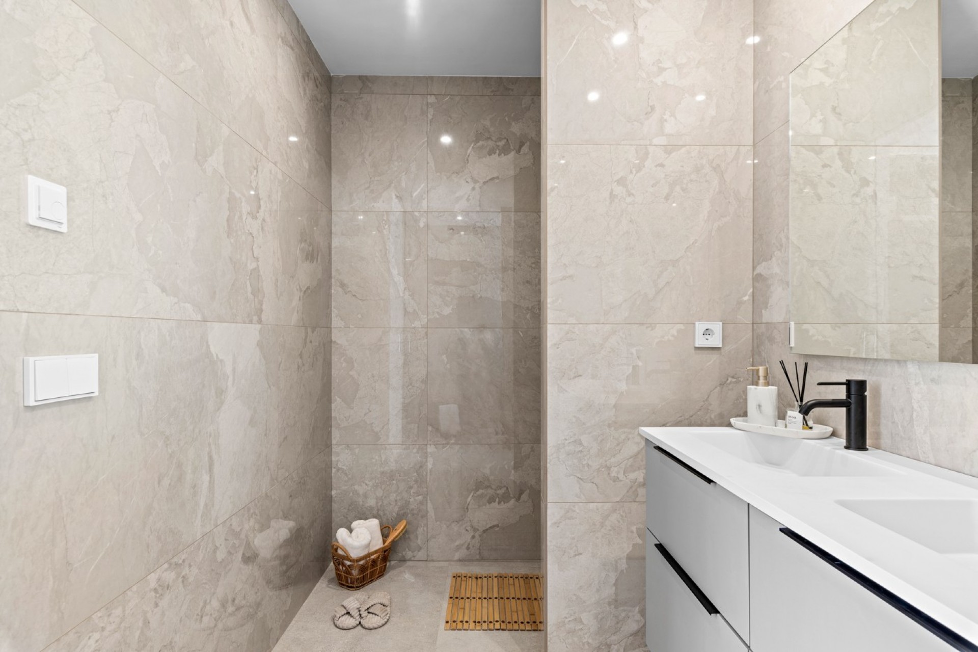 Nowe budownictwo - Willa -
Polop