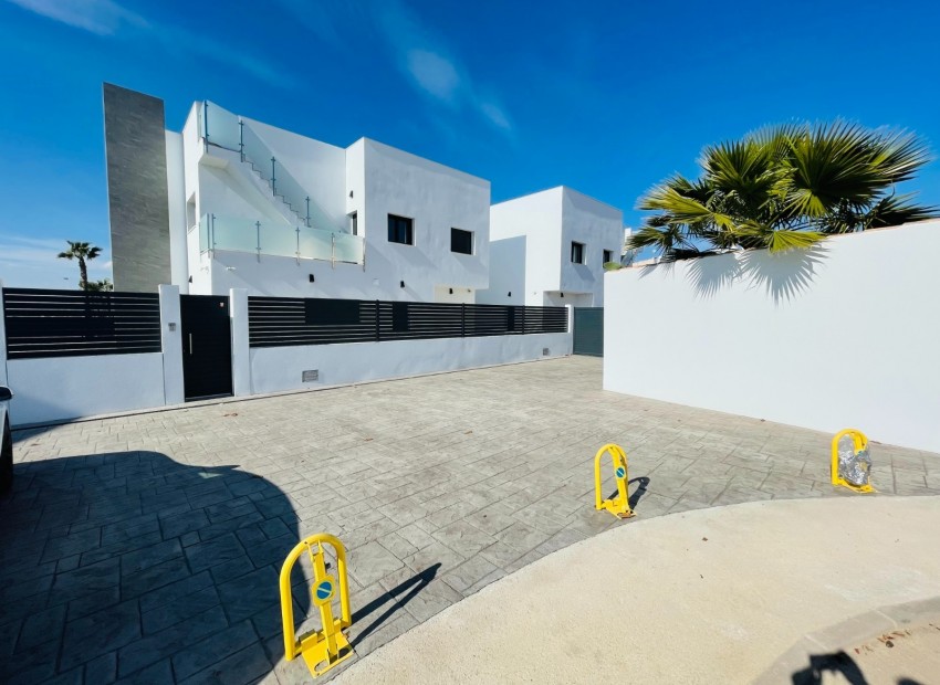 Nowe budownictwo - Willa -
Torrevieja
