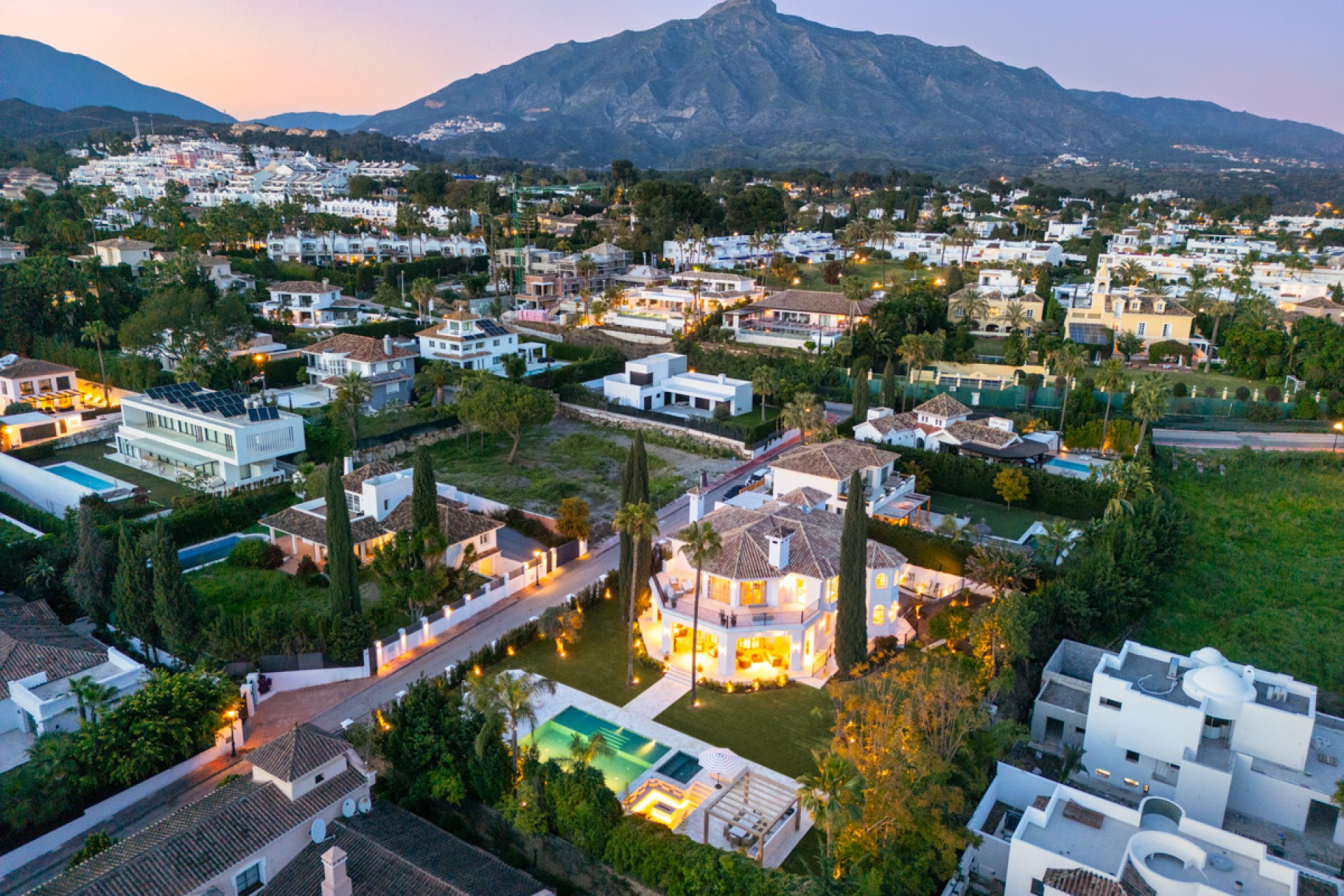 Nowe budownictwo - Willa -
