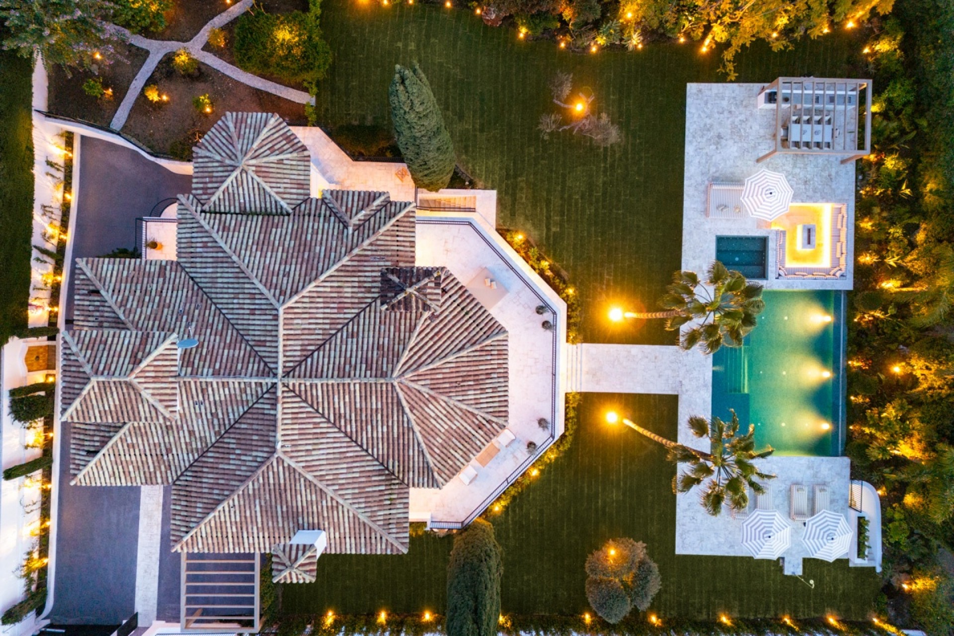 Nowe budownictwo - Willa -
