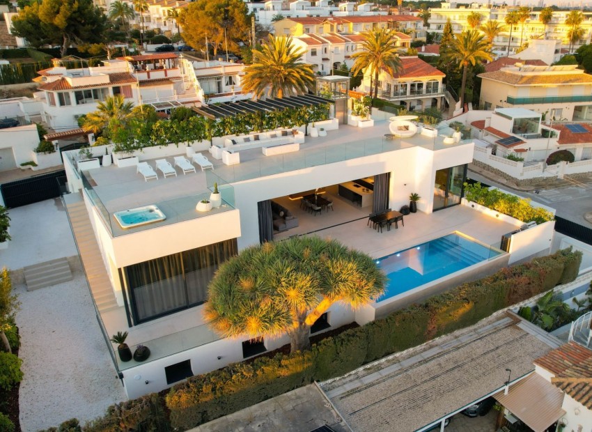 Nueva construcción  - Villa -
Albir