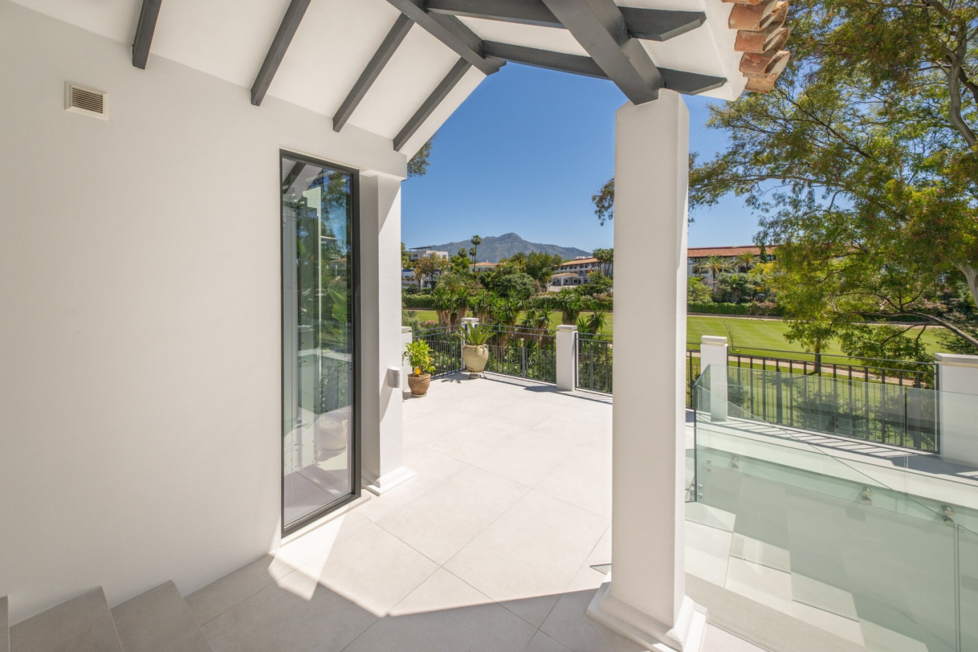 Nueva construcción  - Villa -
Benahavís