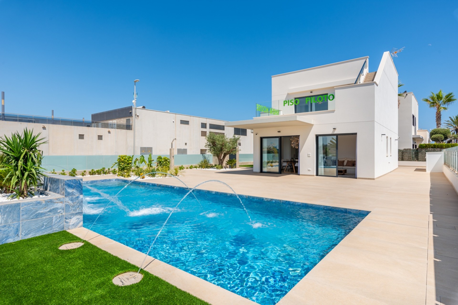 Nueva construcción  - Villa -
Dehesa de Campoamor