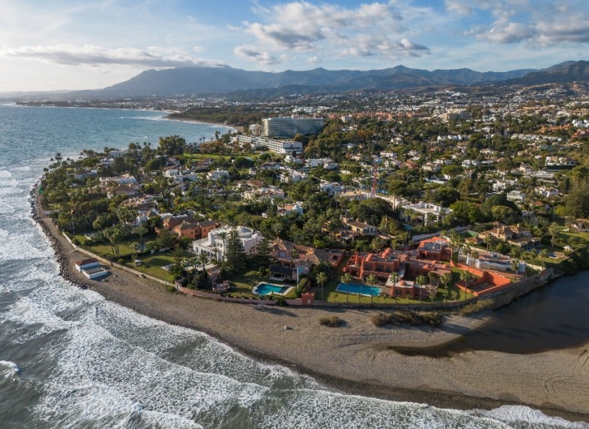 Nueva construcción  - Villa -
Estepona