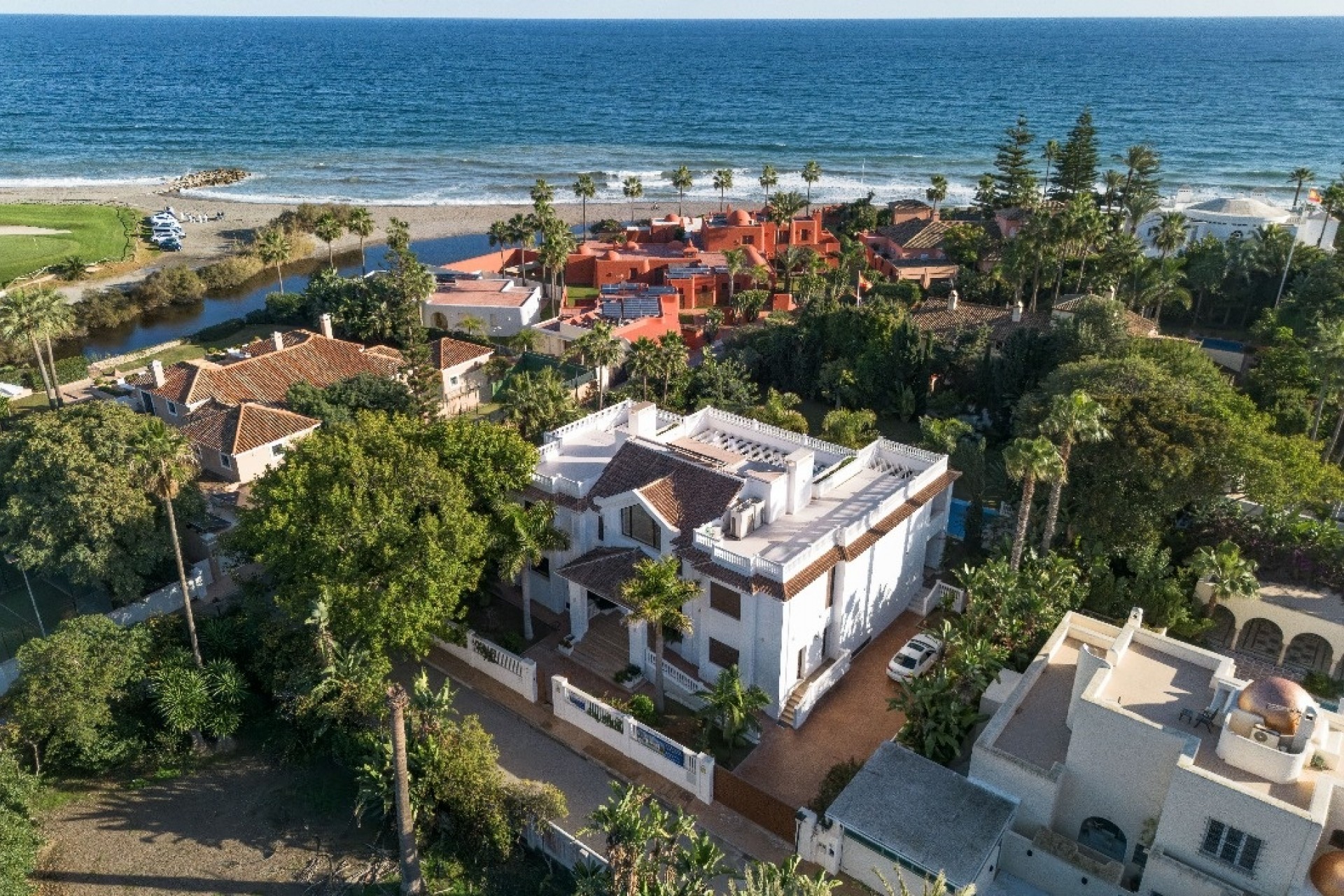 Nueva construcción  - Villa -
Estepona