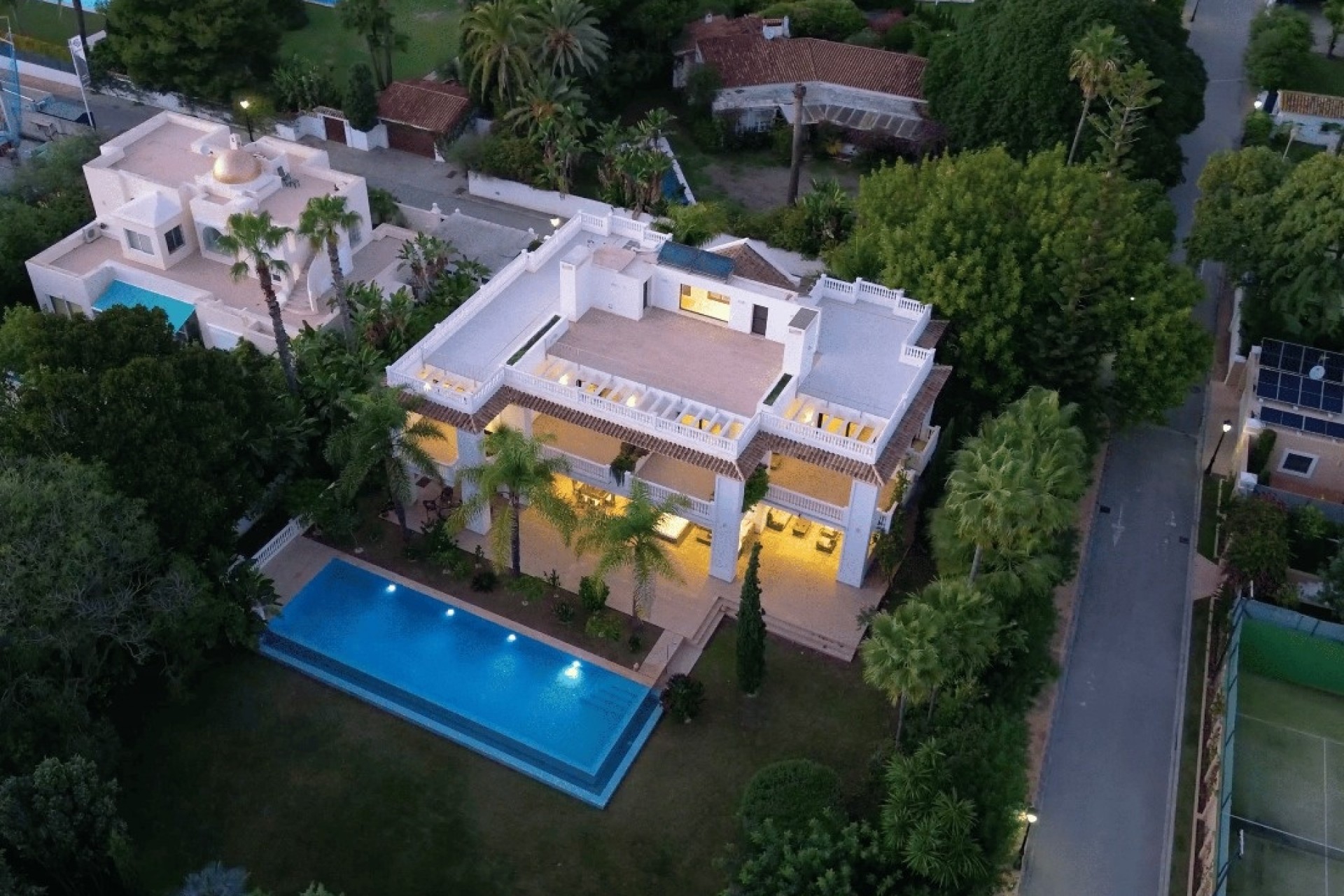 Nueva construcción  - Villa -
Estepona