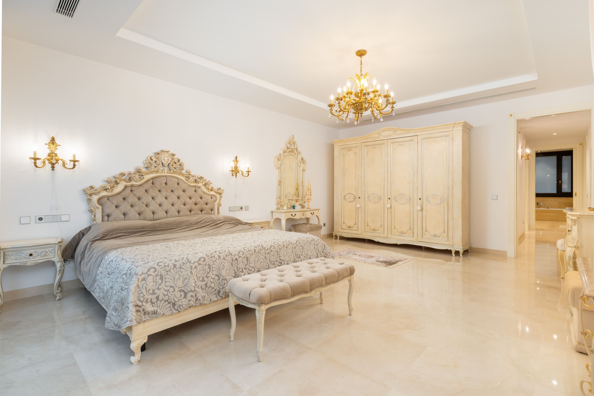 Nueva construcción  - Villa -
Estepona