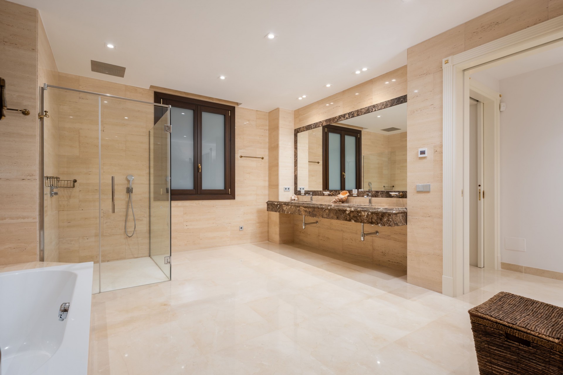 Nueva construcción  - Villa -
Estepona