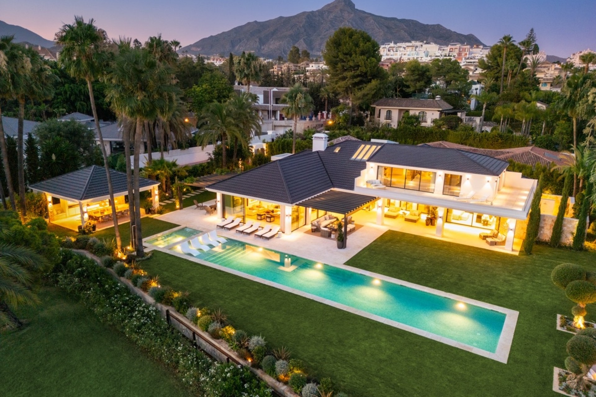 Nueva construcción  - Villa -
Marbella