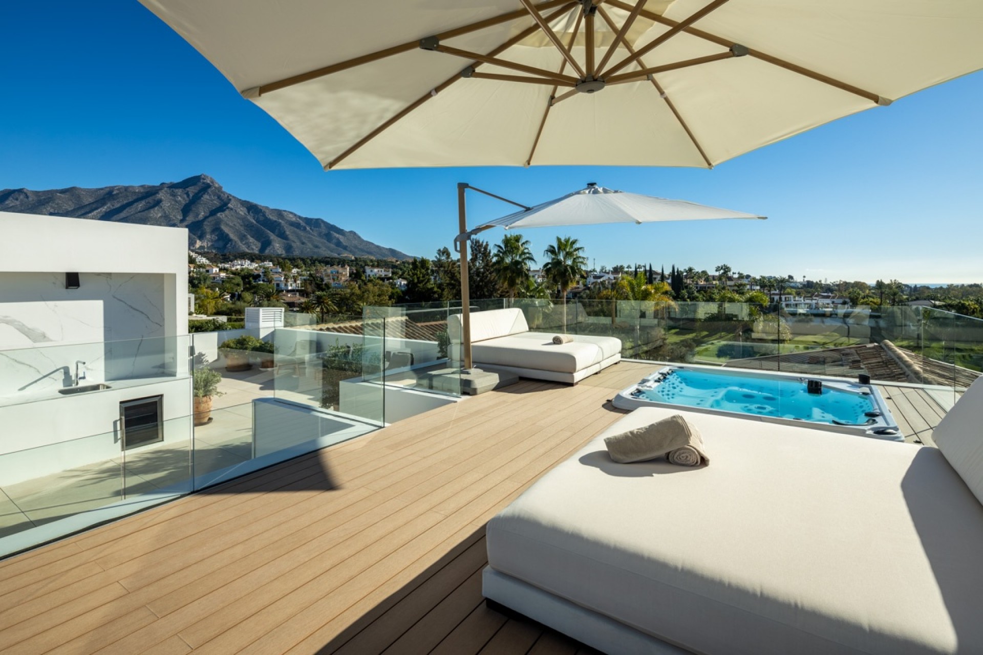 Nueva construcción  - Villa -
Marbella