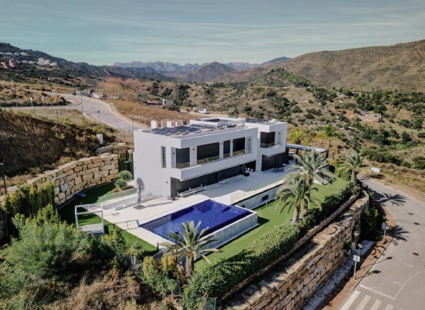 Nueva construcción  - Villa -
Mijas