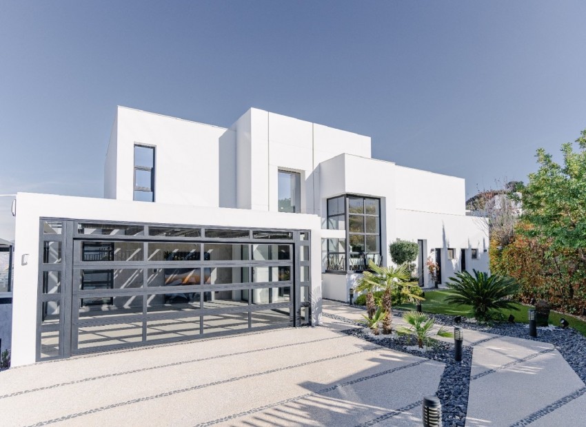 Nueva construcción  - Villa -
Mijas