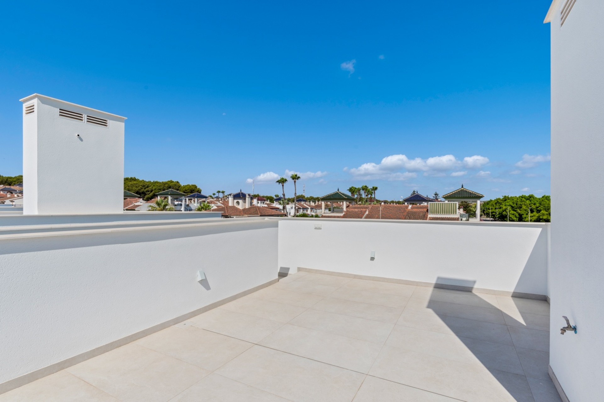 Nueva construcción  - Villa -
Mil Palmeras