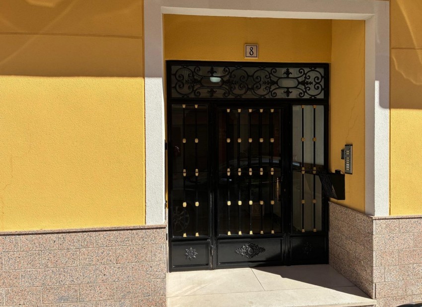 Resale - Apartment -
Almoradí