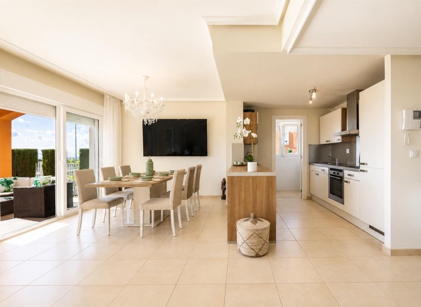 Resale - Apartment -
Altaona Golf and Country Club
