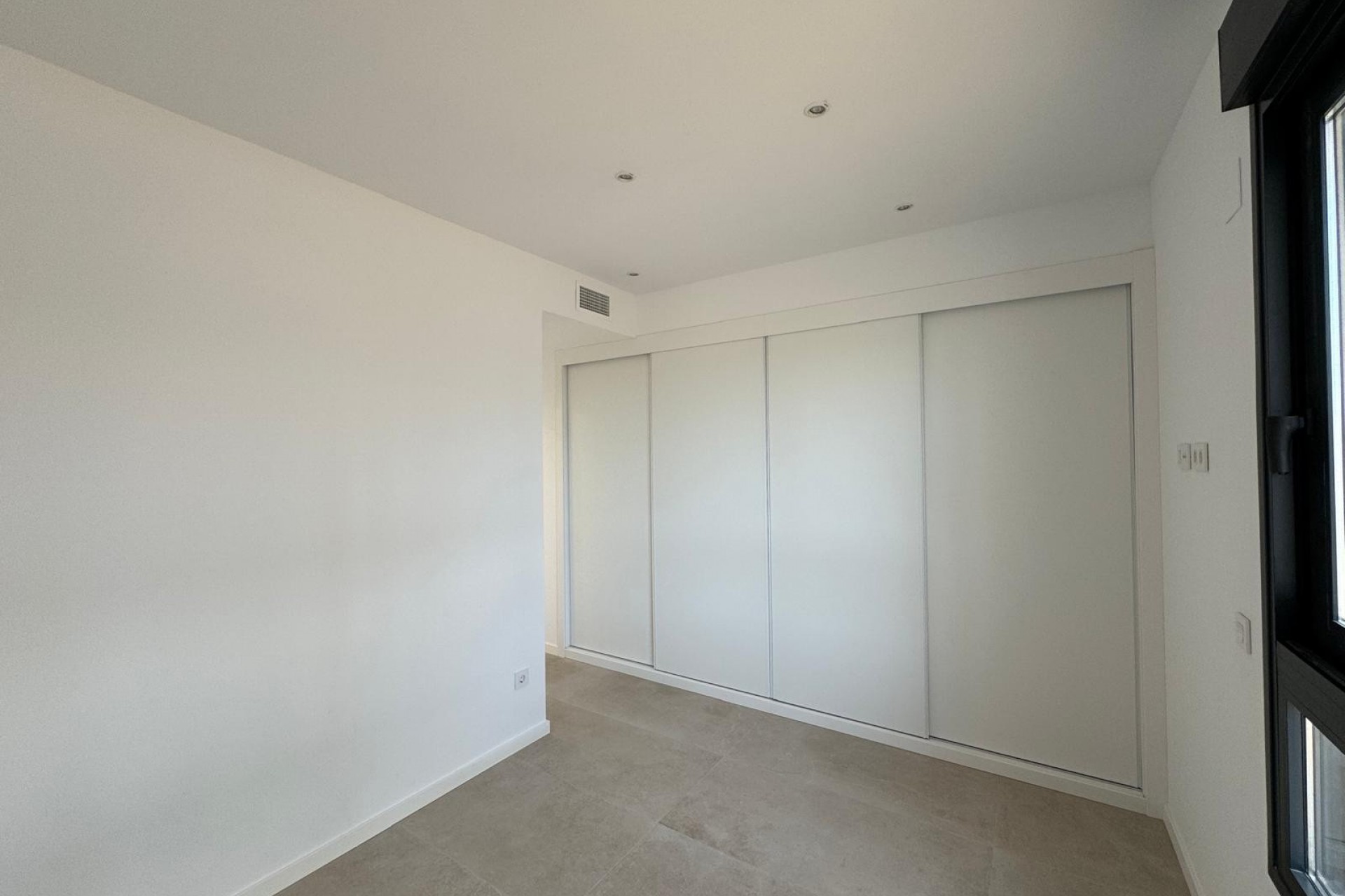 Resale - Apartment -
Finestrat