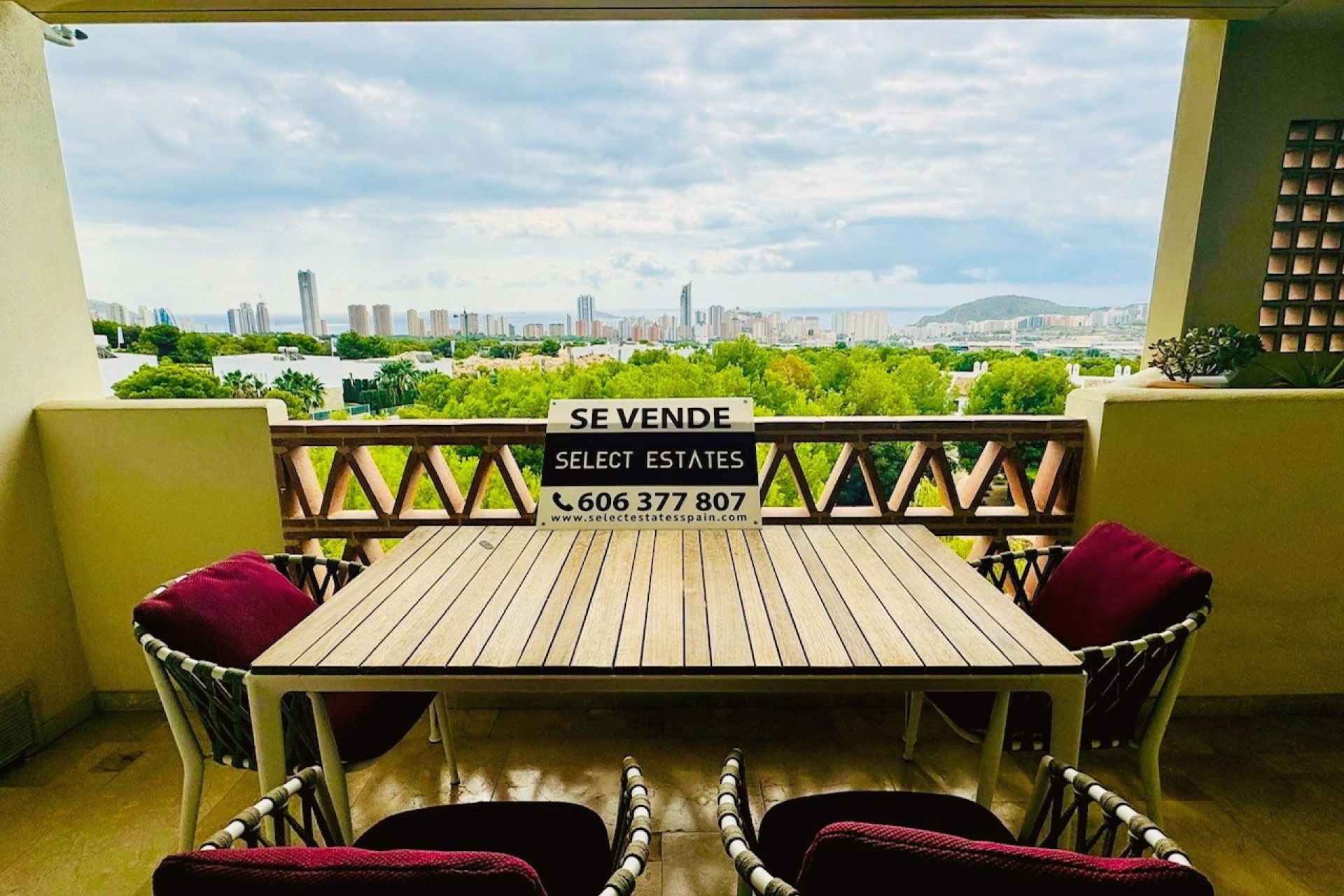 Resale - Apartment -
Finestrat