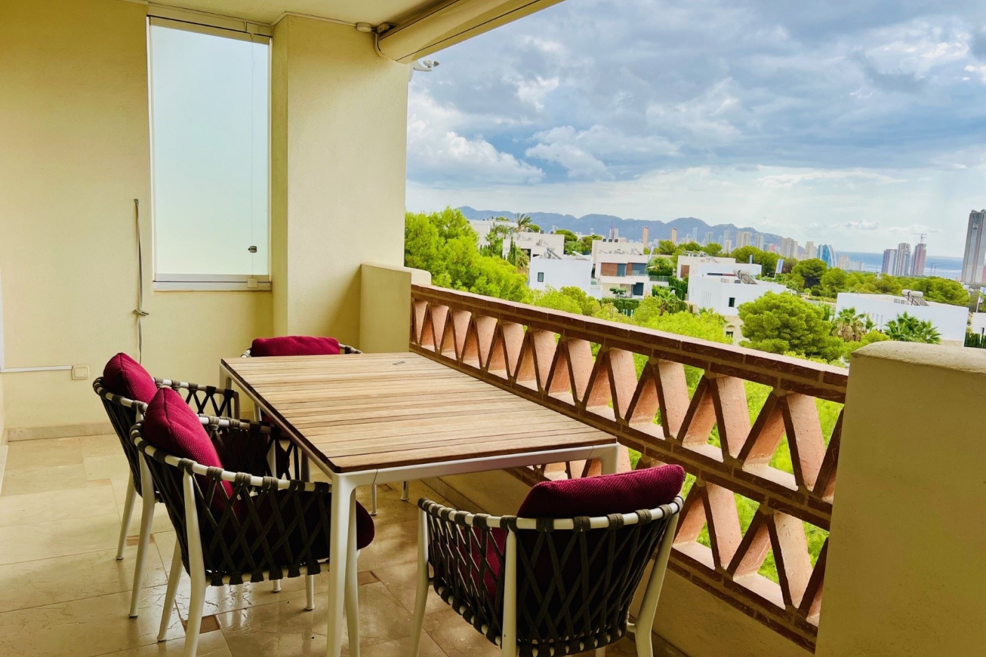 Resale - Apartment -
Finestrat