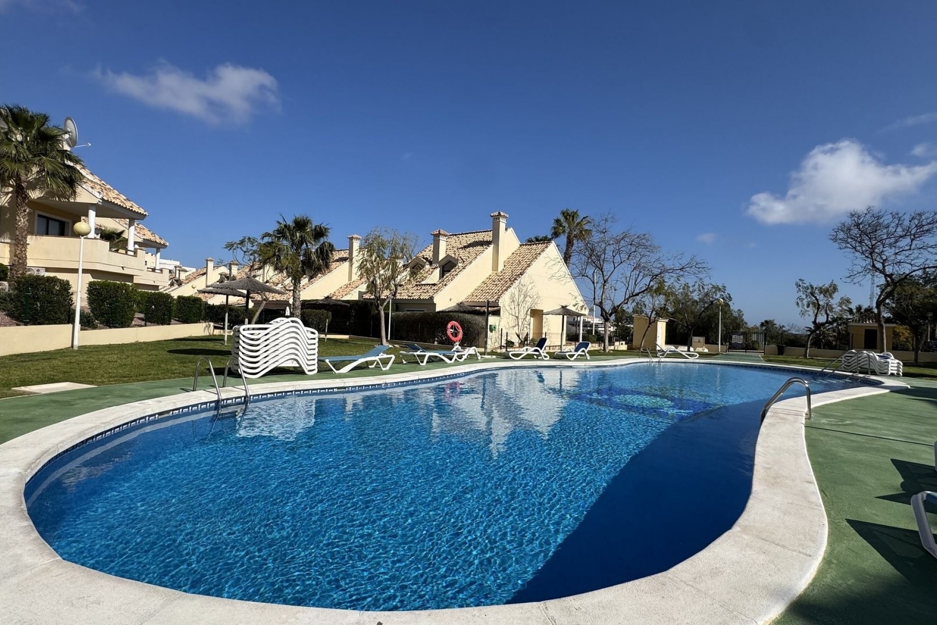 Resale - Apartment -
Lomas De Campoamor