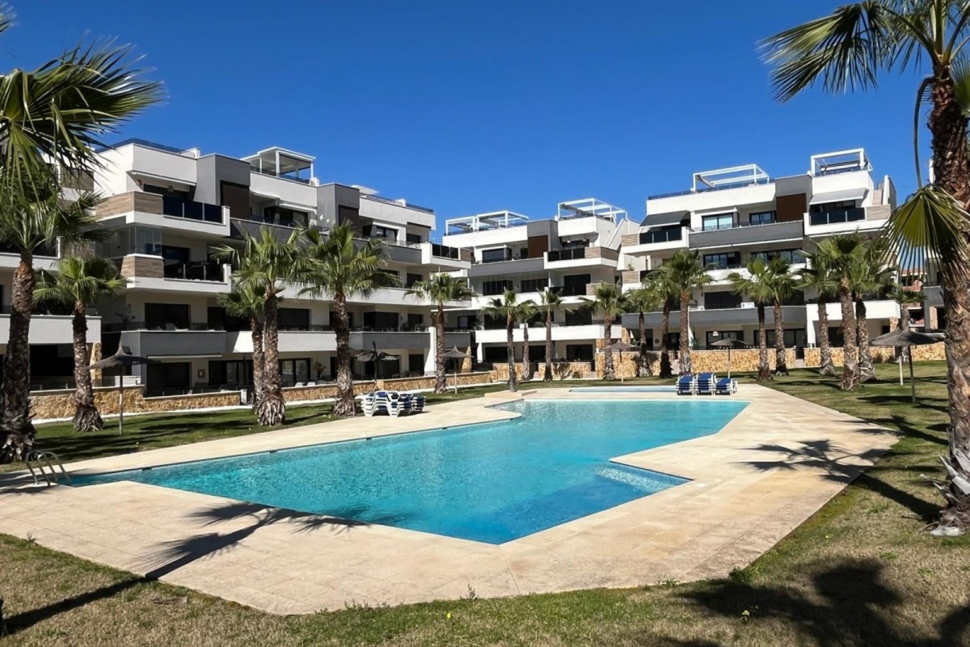 Resale - Apartment -
Los Altos