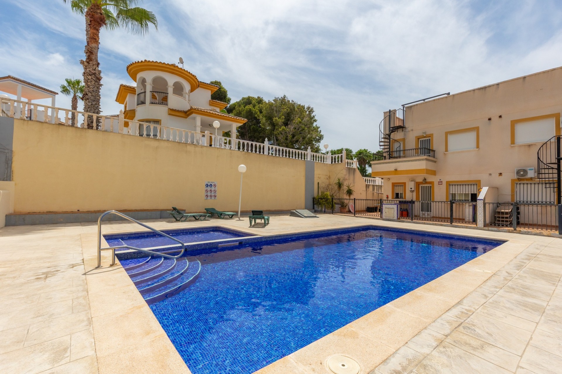 Resale - Apartment -
Orihuela - Villamartin