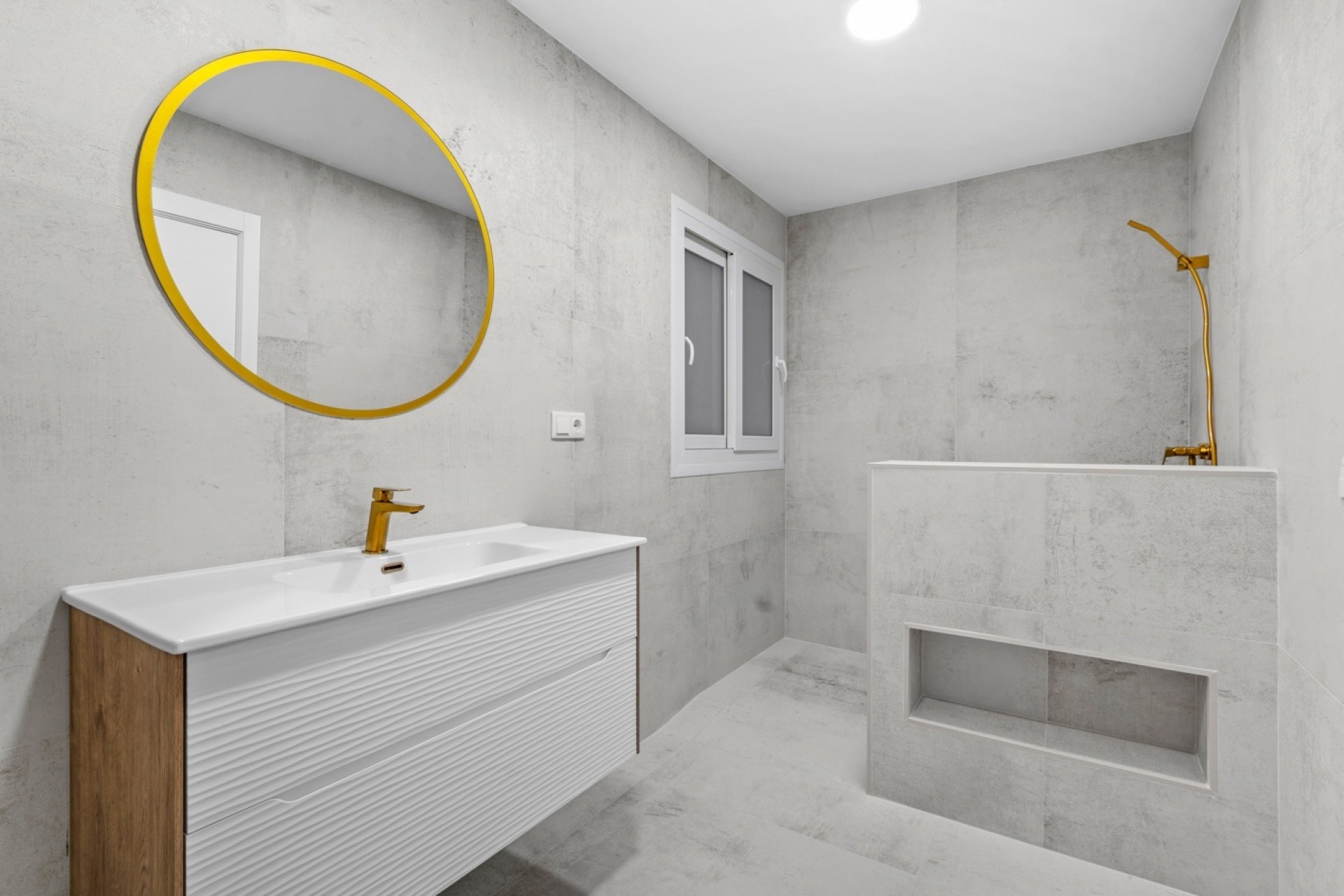 Resale - Apartment -
Torrevieja - Playa del Acequión