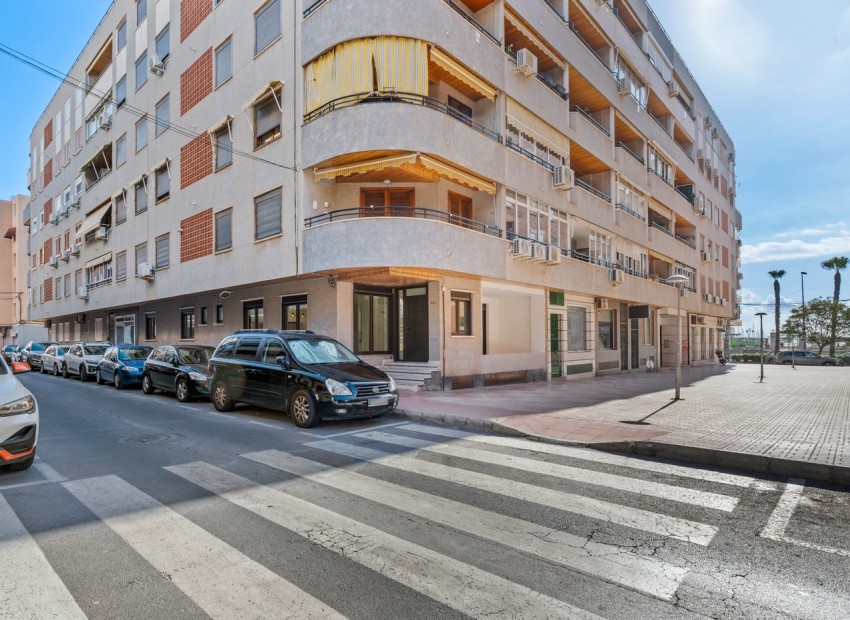 Resale - Apartment -
Torrevieja - Playa del Acequión