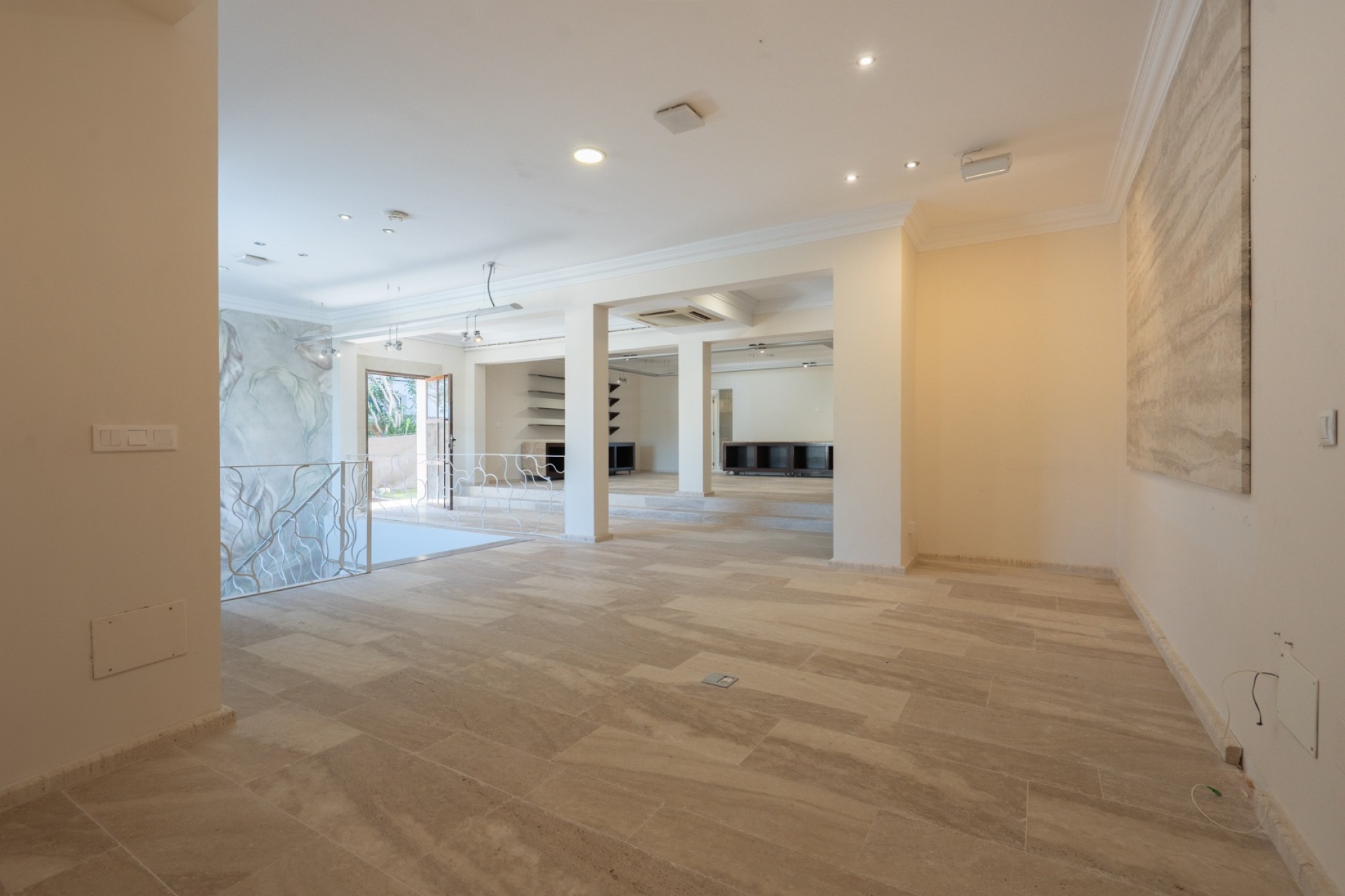 Resale - Commercial -
Benissa - Avenida La Marina