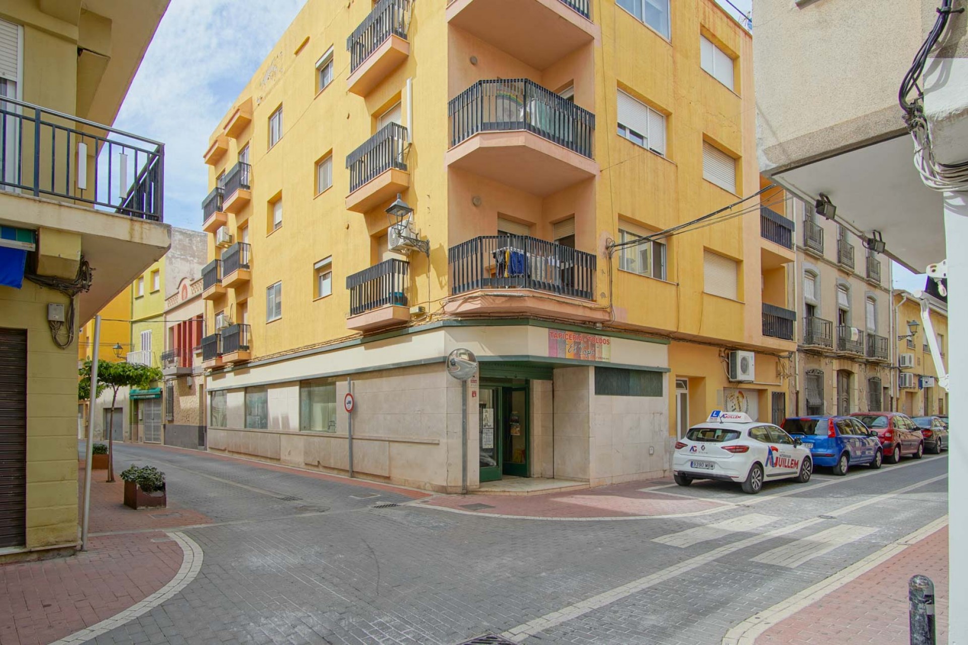 Resale - Commercial -
El Vergel